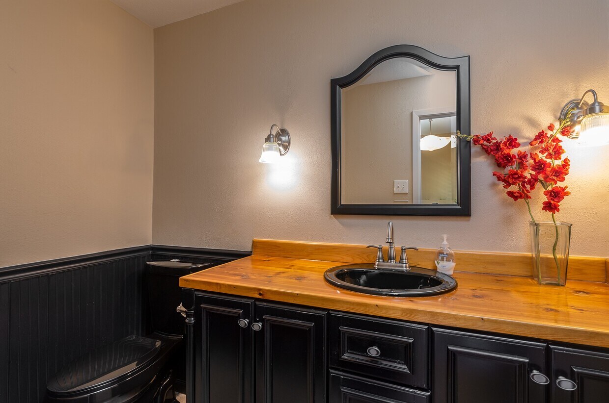 Foto principal - 2228 S Piney Point Rd