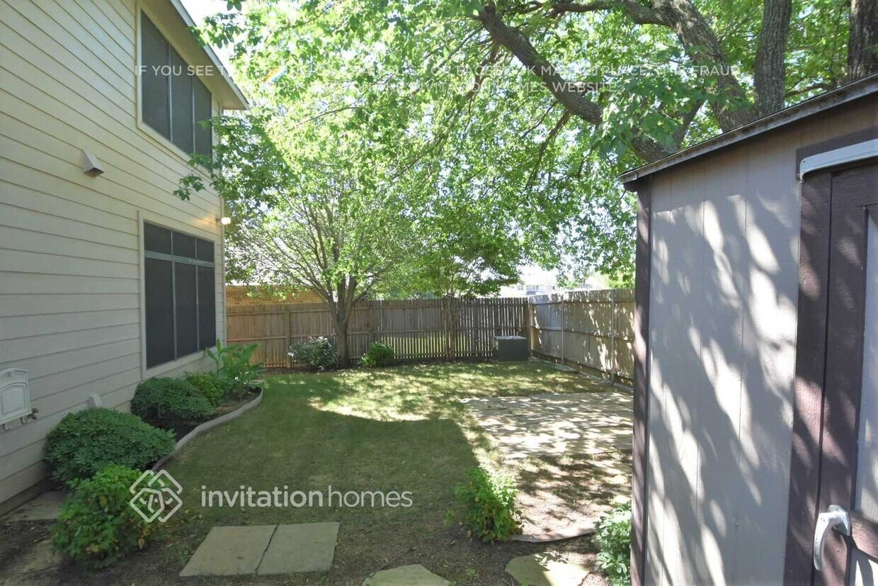Foto del edificio - 2942 Greenway Dr