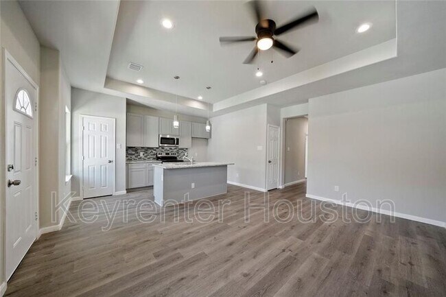 Foto del edificio - 8005 Carver Rd