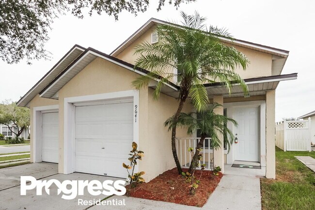 Building Photo - 9641 Hollyhill Dr