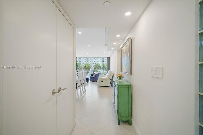 Foto del edificio - 9341 Collins Ave