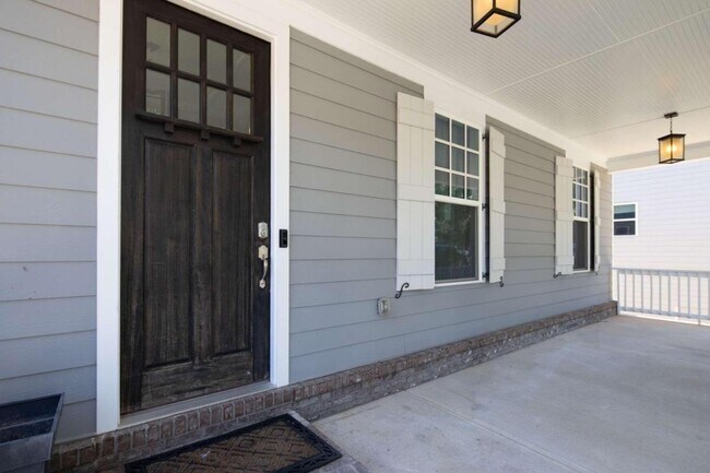 Building Photo - 1382 Custer Way