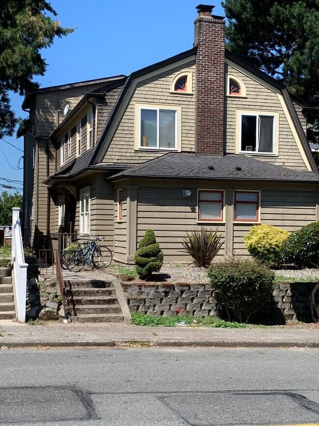 Building Photo - 5617-5619 15th Ave NE