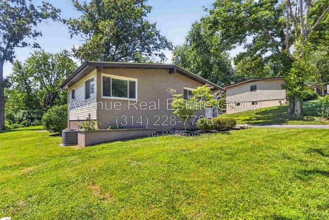 Building Photo - 6 The Knolls Ln