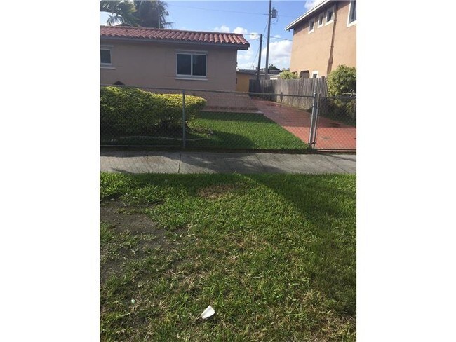 Building Photo - 514 SW 112th Ave