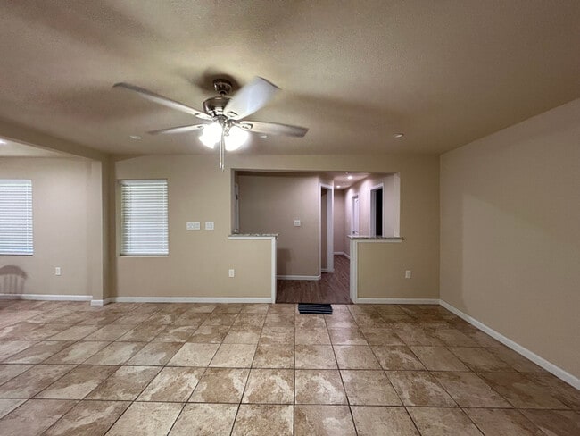 Building Photo - 710 La Vega St