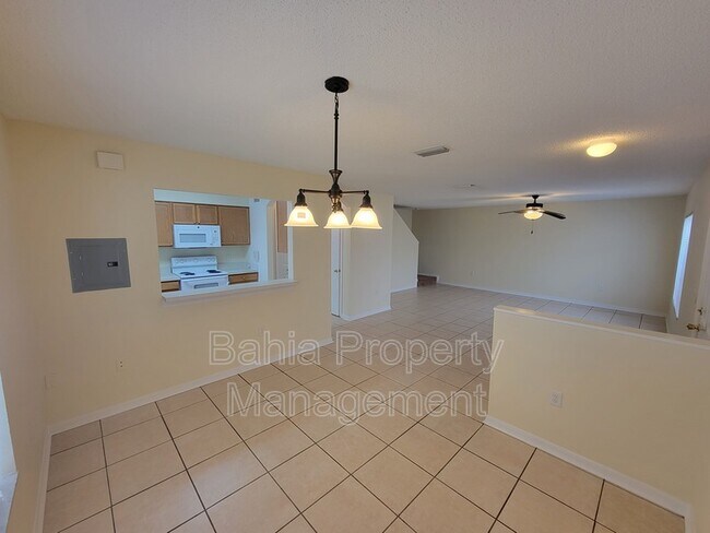 Building Photo - 4053 Dolphin Dr