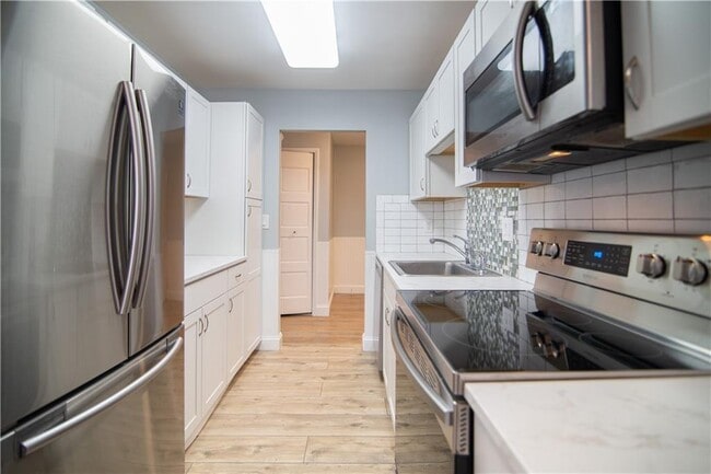 Building Photo - 23 Bullocks Point Ave