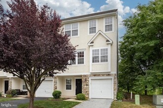 Building Photo - 2717 Fynamore Ln