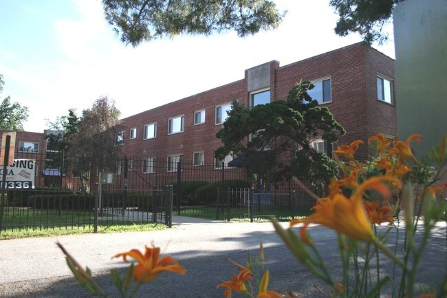 Foto del edificio - 3316 Russell Blvd
