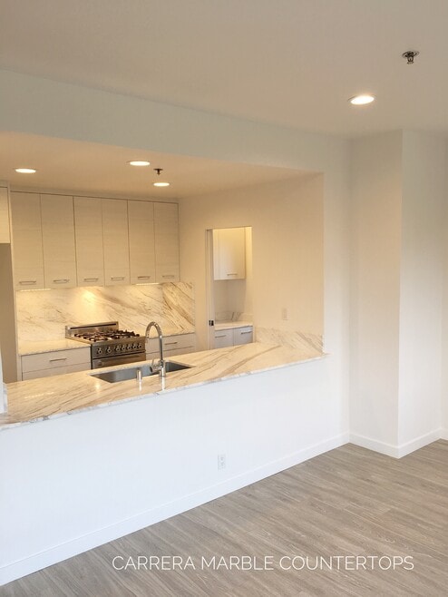 Building Photo - 8600 Burton Way