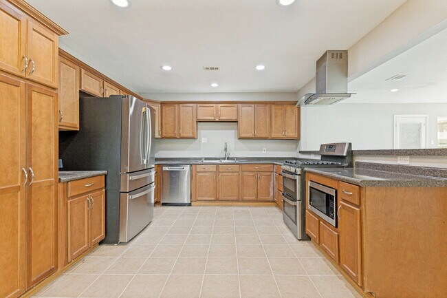 Foto del edificio - "Discover Spacious Comfort: 4-Bed, 2-Bath Home on Rockhill Road, Fort Worth!"