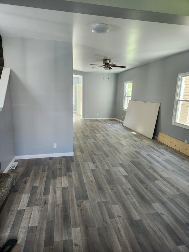 Building Photo - 1210 Rankine Ave