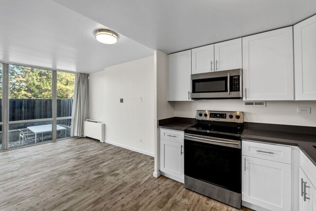 Building Photo - Beautifully renovated condo in the Cherry Creek Area!