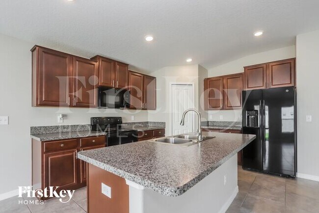 Foto del edificio - 6710 Trent Creek Dr
