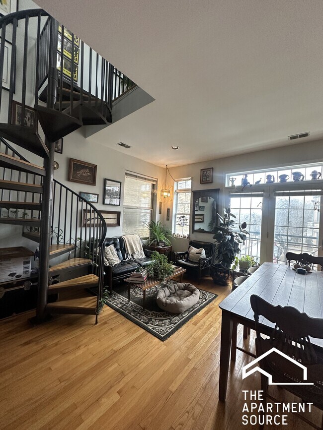 Foto del edificio - 1627 W Grand Ave