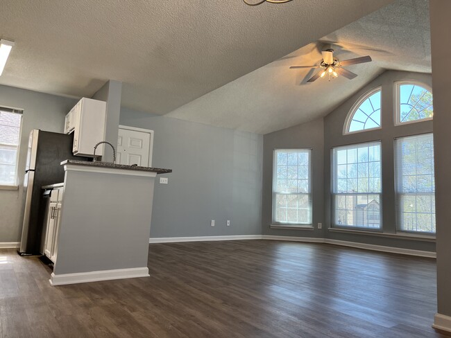 Building Photo - 1205 Waterville Ct