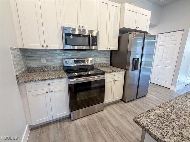 Foto del edificio - 3716 SW 16th Pl