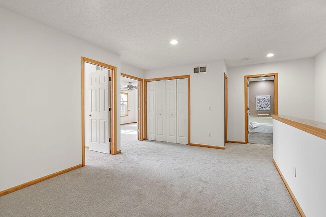 Building Photo - 9649 Alvarado Ln N