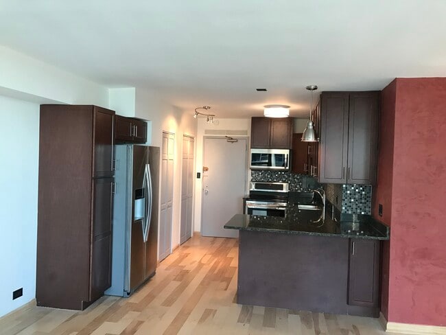 Foto del edificio - 3600 N Lake Shore Dr