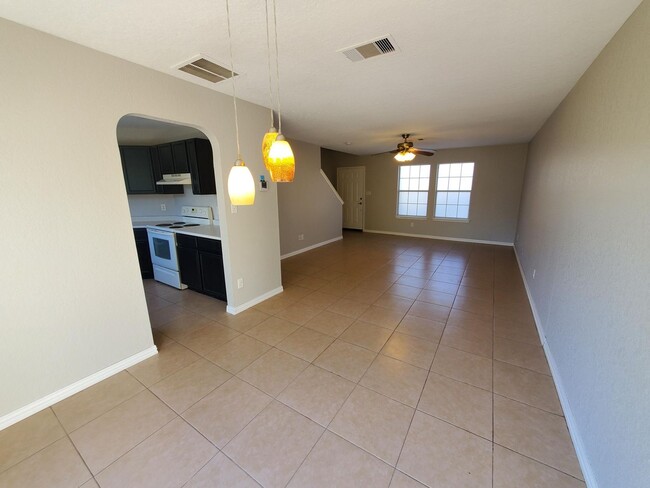 Building Photo - 2606 Sunview Lake