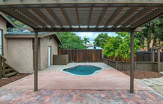 Building Photo - 4BD/3BA, Pool!! BIG house, 1800sqft!!