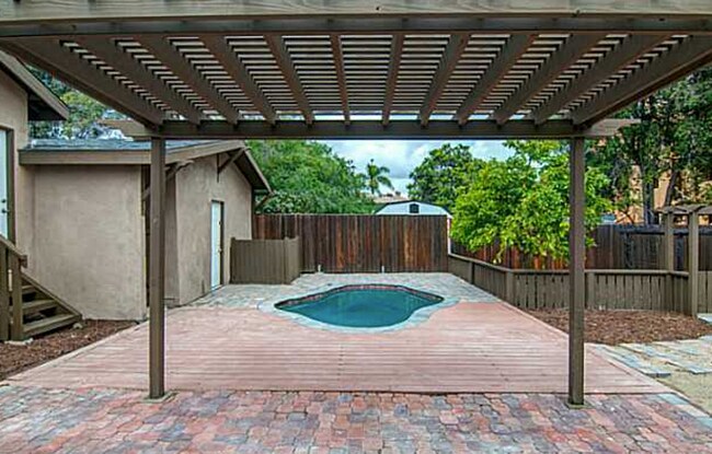 Foto del edificio - 4BD/3BA, Pool!! BIG house, 1800sqft!!