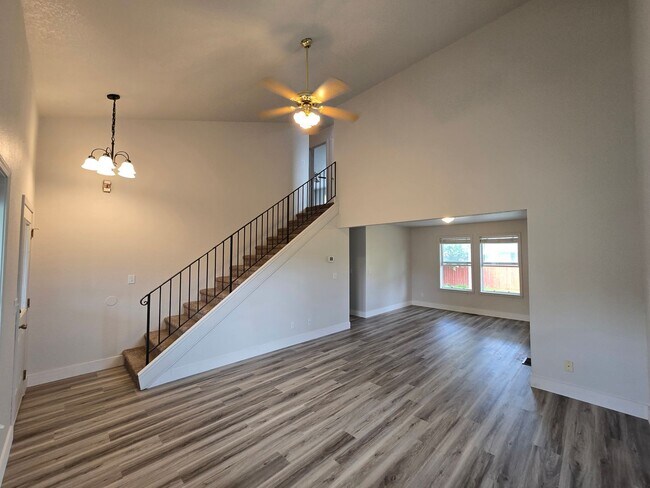 Building Photo - Hurry! This Home Won't Last!