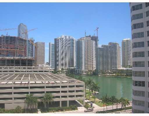 Foto del edificio - 825 Brickell Bay Dr