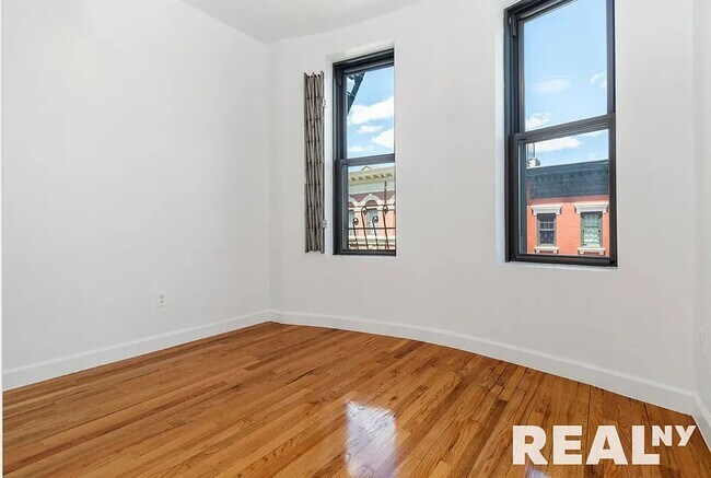 Building Photo - 322 West 11th Street