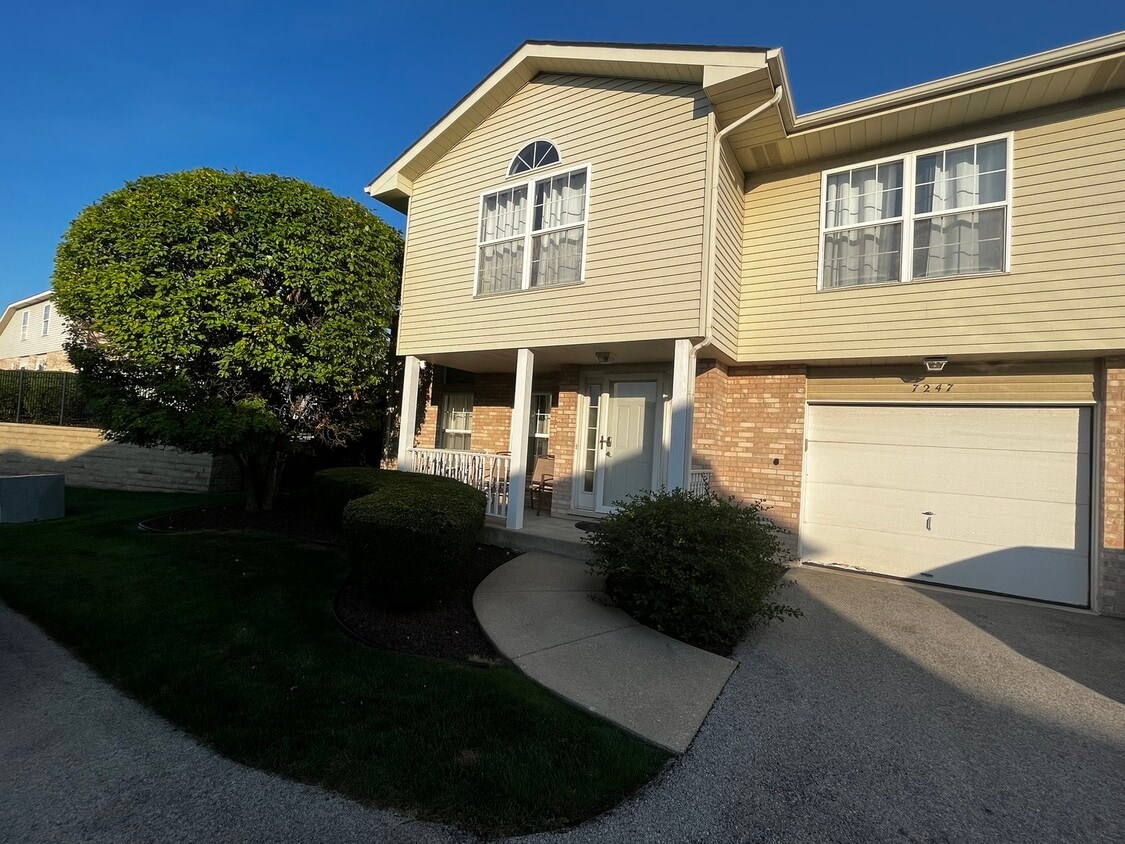 Primary Photo - 7247 Honey Locust Dr