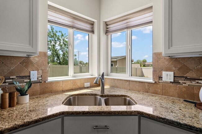 Building Photo - 4 Bedroom home Near Freeway in Meridian