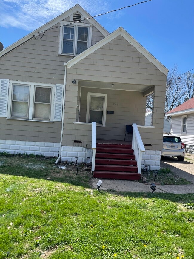 Building Photo - 1016 E Gift Ave