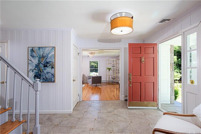 Building Photo - 5 Bayberry Ln