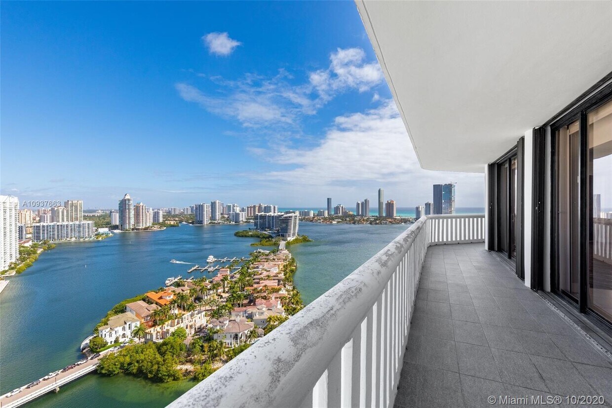 Primary Photo - 3000 Island Blvd