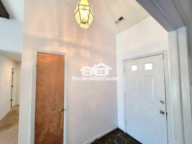 Building Photo - 1412 Bayberry Ct S