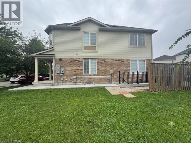 Building Photo - 4 Redstart Dr