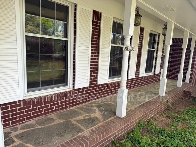 Photo - 200 Indian Creek Dr House