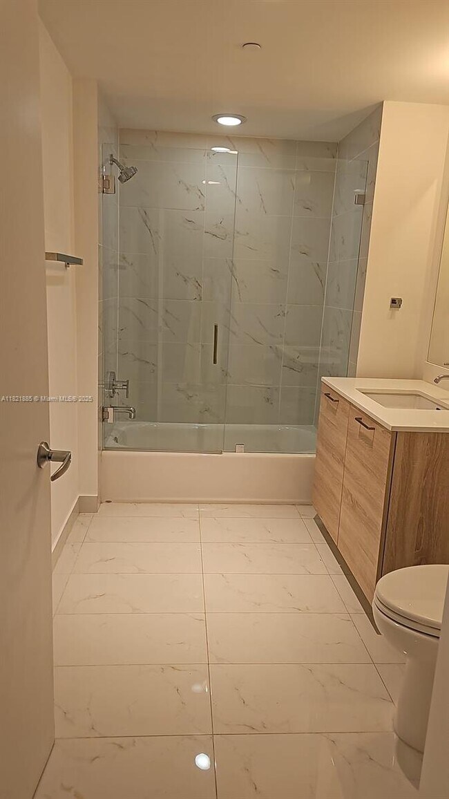 Foto del edificio - 16385 Biscayne Blvd