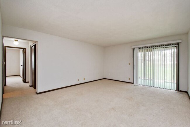 Building Photo - 3 br, 2 bath Condo - 4019 Lexington Dr NE #A