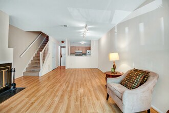 Building Photo - 3944 Woodhue Pl