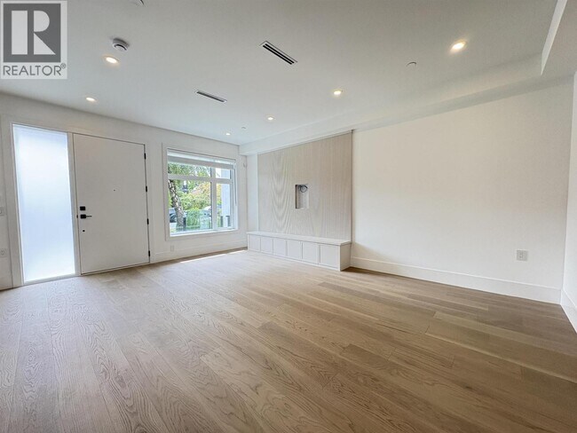 Photo du bâtiment - 945 E 28th Ave