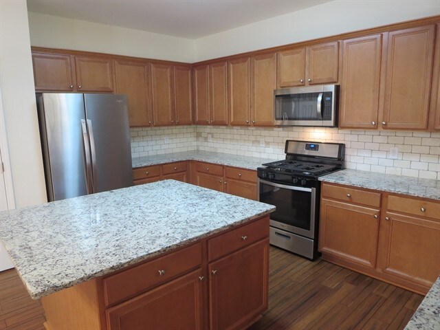Building Photo - 811 Buffington Way