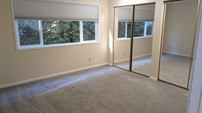 Building Photo - 17801 Stone Ave N