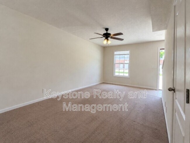 Foto del edificio - 2300 Raleigh Ct