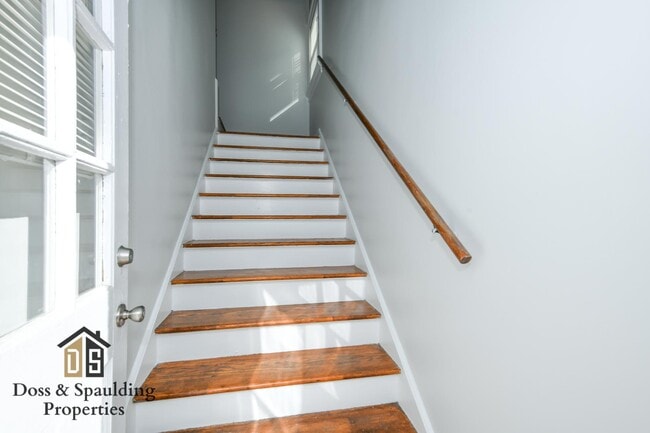 Building Photo - 409 Richardson Ave