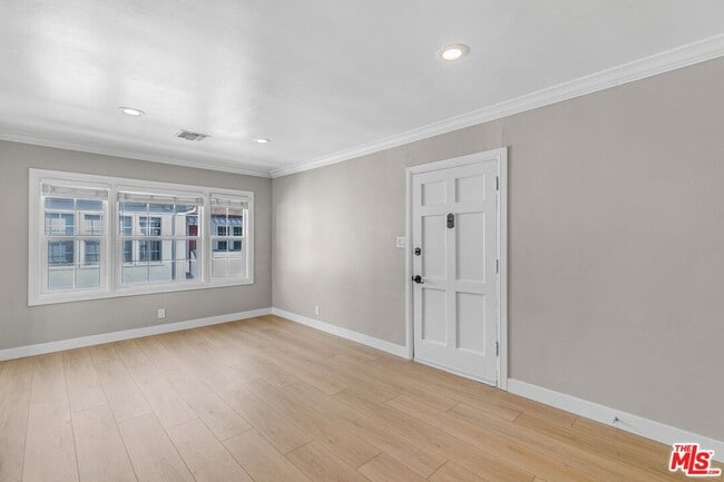 Building Photo - 1/2 W Olympic Blvd