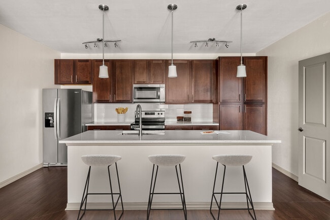 Cocina, come y reúnete en un espacio de cocina con estilo. - Aster at Lely Resort