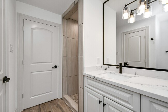 Building Photo - 1805 East Ave