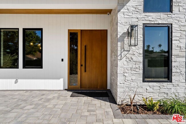 Building Photo - 5414 Genesta Ave